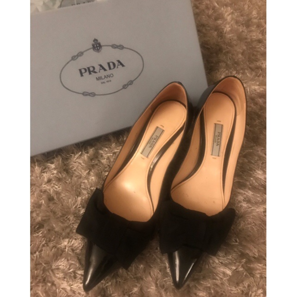 Prada black pump shoes, leather with a bow
